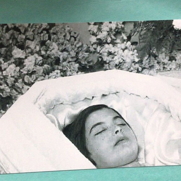 1950’s Post Mortem Girl in Casket Close up Photo Serene Peaceful Post Mortem - Picture 2 of 7
